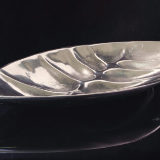 aluminum leaf-shaped tray, modern design, object holder, office furniture, cast aluminum, Italian craftsmanship, desk accessories, nature design